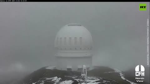 Snowy Christmas in... Hawaii? | Blizzard strikes Hawaiian peaks