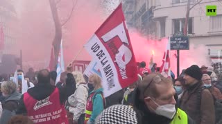 Angry health workers march against govt's policies in Paris
