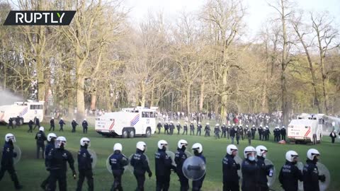 Tear gas and DRONES | Police crackdown on Brussels ‘freedom rally’