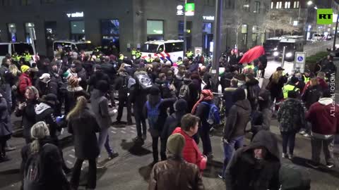 Scuffles erupt at anti-COVID-restrictions protest in The Hague