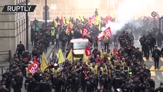 Thousands of firefighters protest for better working conditions in Paris
