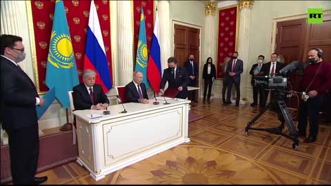 Russian, Kazakh presidents sign bilateral cooperation documents