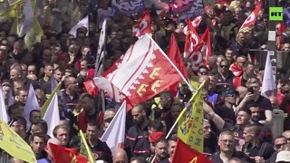 Firefighters clash with cops at Paris rally
