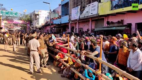 Women beat men up with sticks at Lathmar Holi festival
