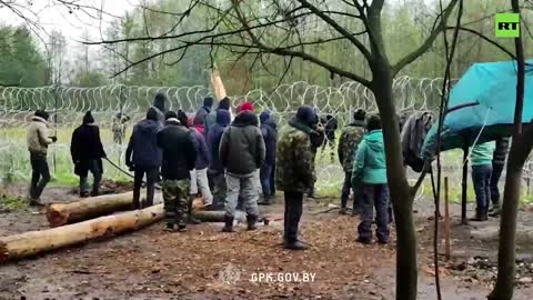 Afghan refugees attempt to destroy Poland-Belarus border fence