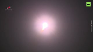 Soyuz-2.1b rocket sets off from Baikonur with 34 OneWeb satellites aboard