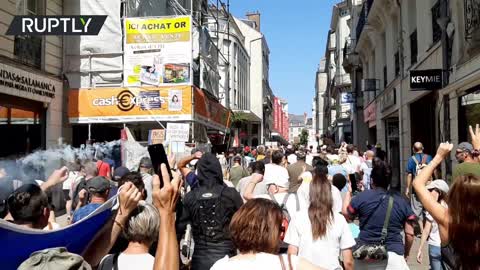 Decrying COVID health pass | Tear gas deployed at thousand-strong rally in Nantes