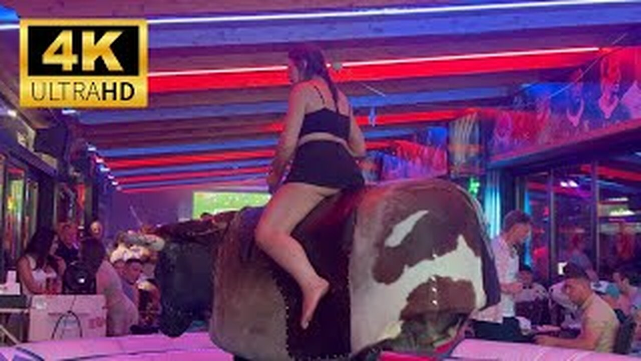 😍 Bold Girl on a Bull | Mechanical Bull Riding | Bull Riding in Benidorm