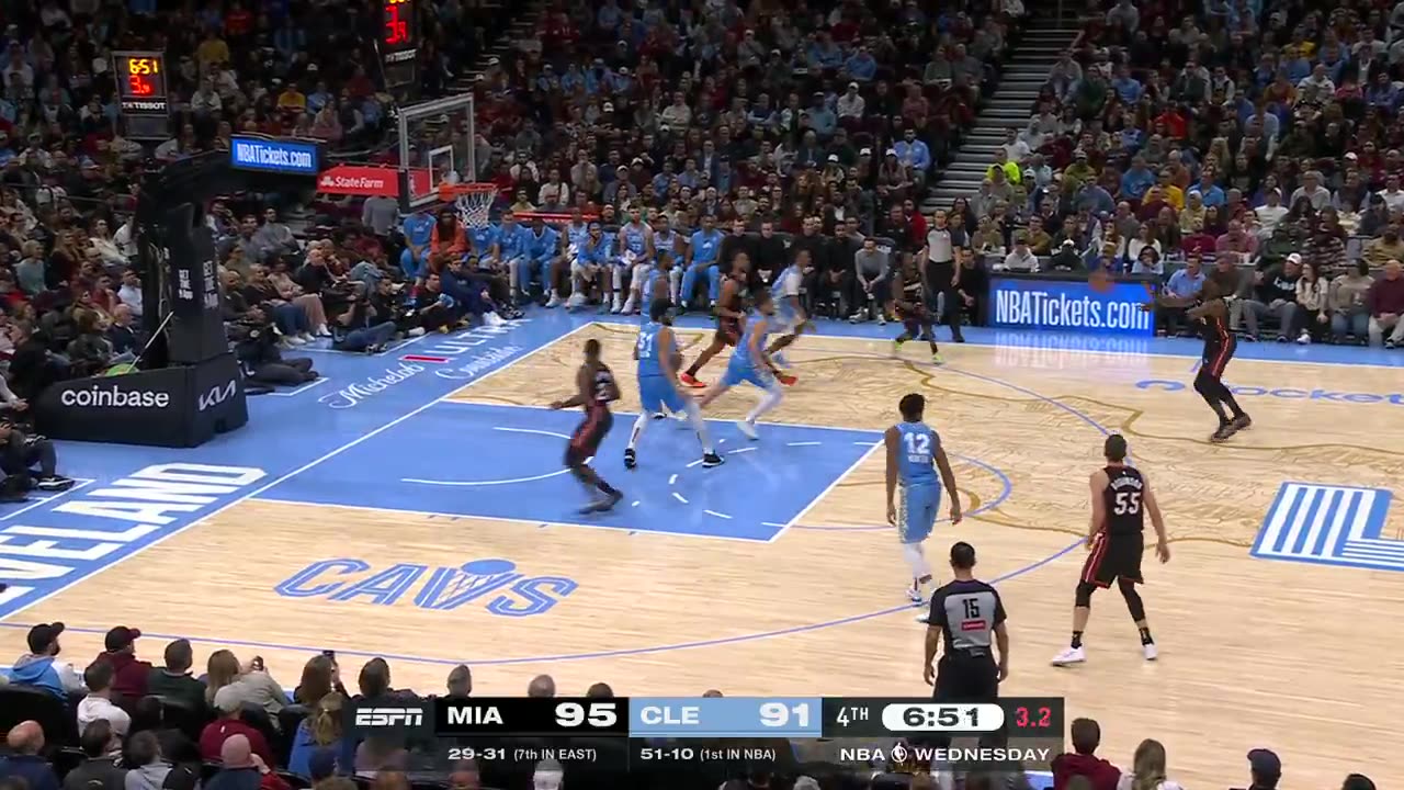 NBA - Bam hits from deep and the Heat lead midway through the 4Q ๐ช