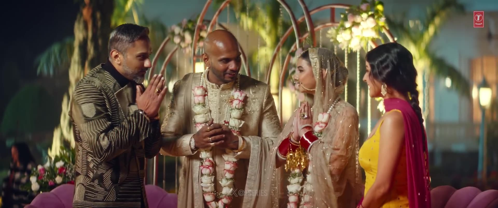 SHEESHE WALI CHUNNI (Video Song) YO YO HONEY SINGH | SHEHNAAZ GILL | GIRIK AMAN | GLORY | BHUSHAN K