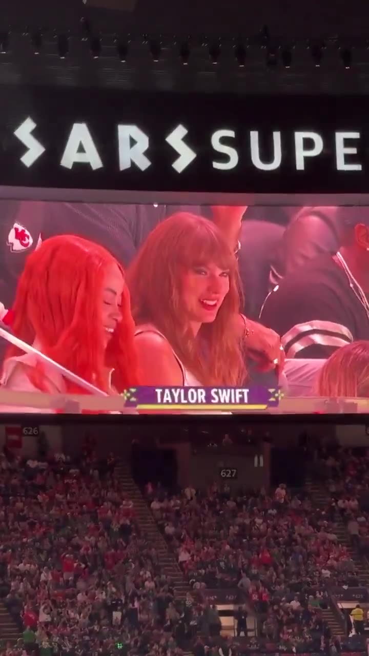 Whats Going On? Taylor Swift Shocked as Shes MERCILESSLY Booed