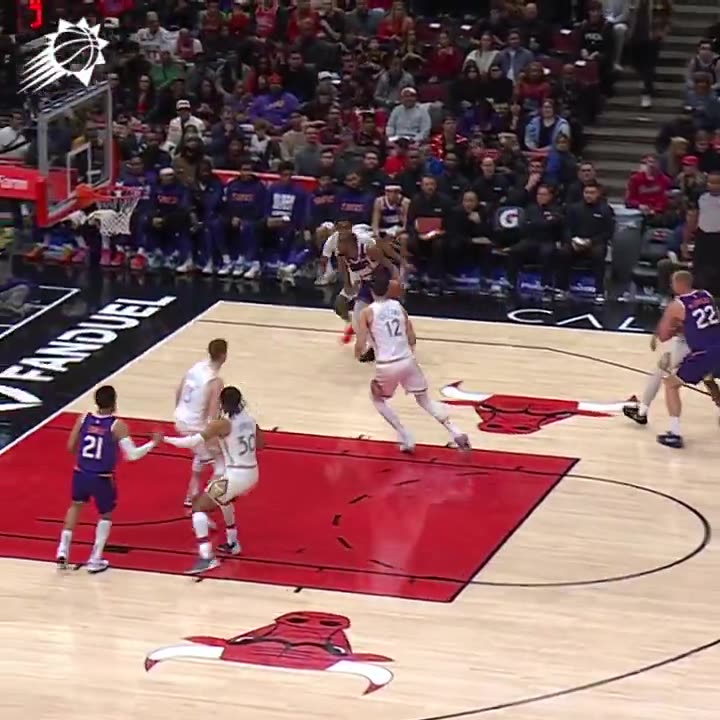 Phoenix Suns - Two defenders crashing in? Doesnt matter for Kevin Durant.