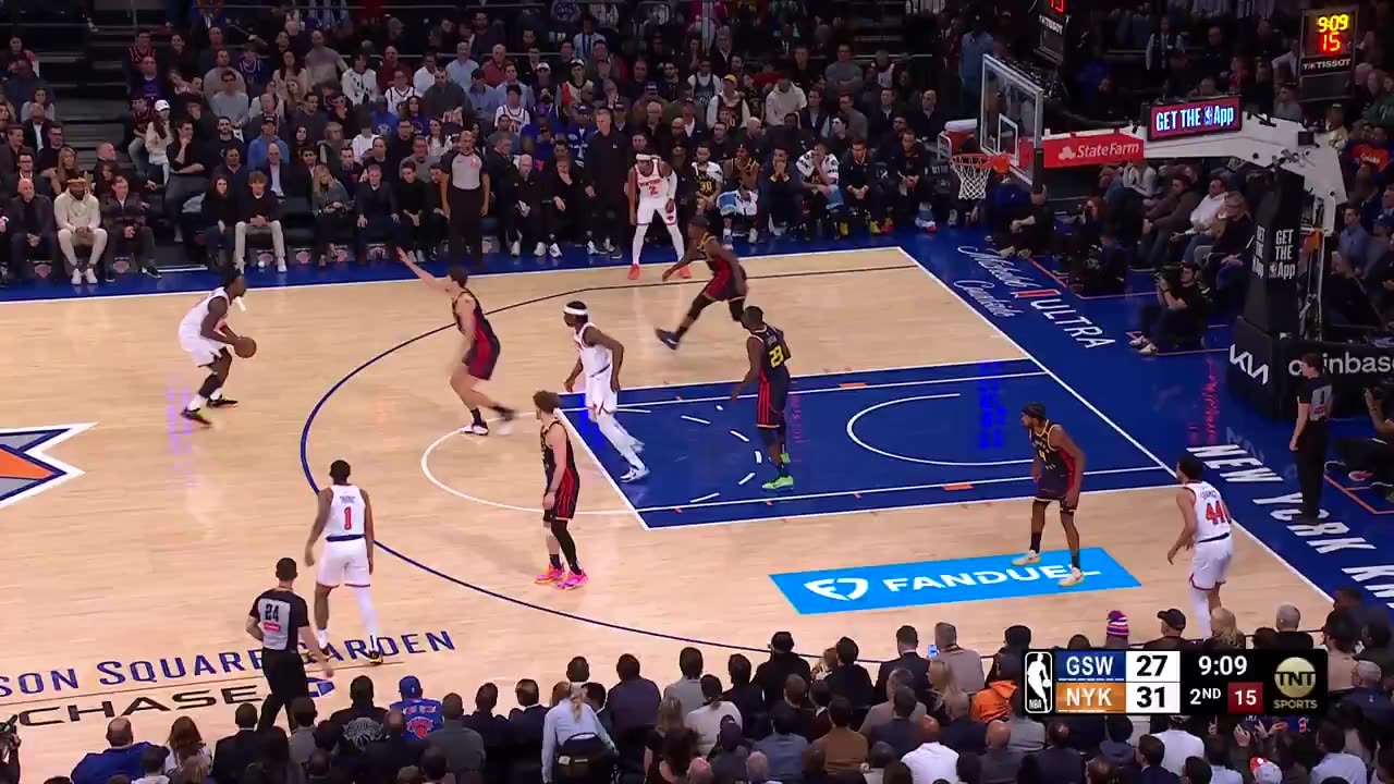 NBA - OGs top of the key triple caps an 8-0 New York run ๐ฅ