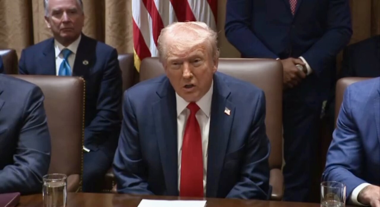 TRUMP HOLDS FIRST CABINET MEETING OF 2ND TERM ๐ฆ
๐บ๐ธ