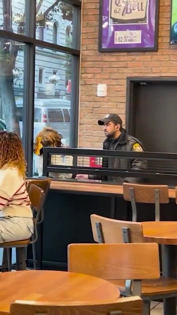 NEW: Los Angeles Taco Bell security guard smacks the