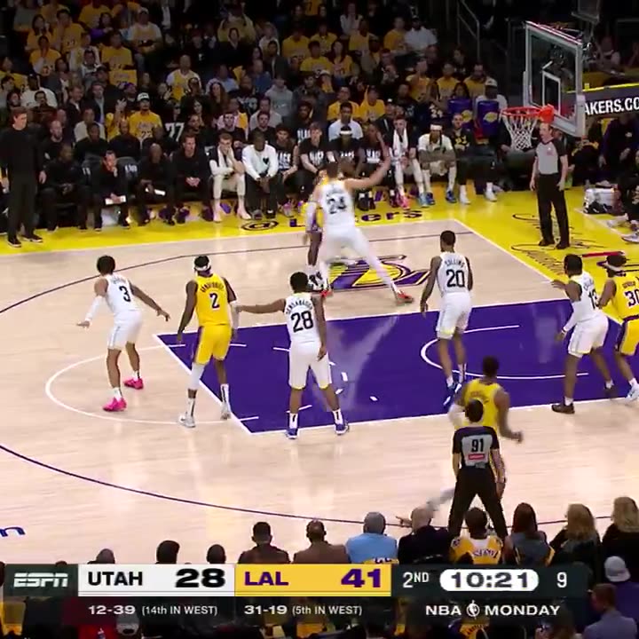 NBA - LeBron James one-legged fade. Luka Donฤiฤ one-legged fade. superstar duo ๐คฉ
