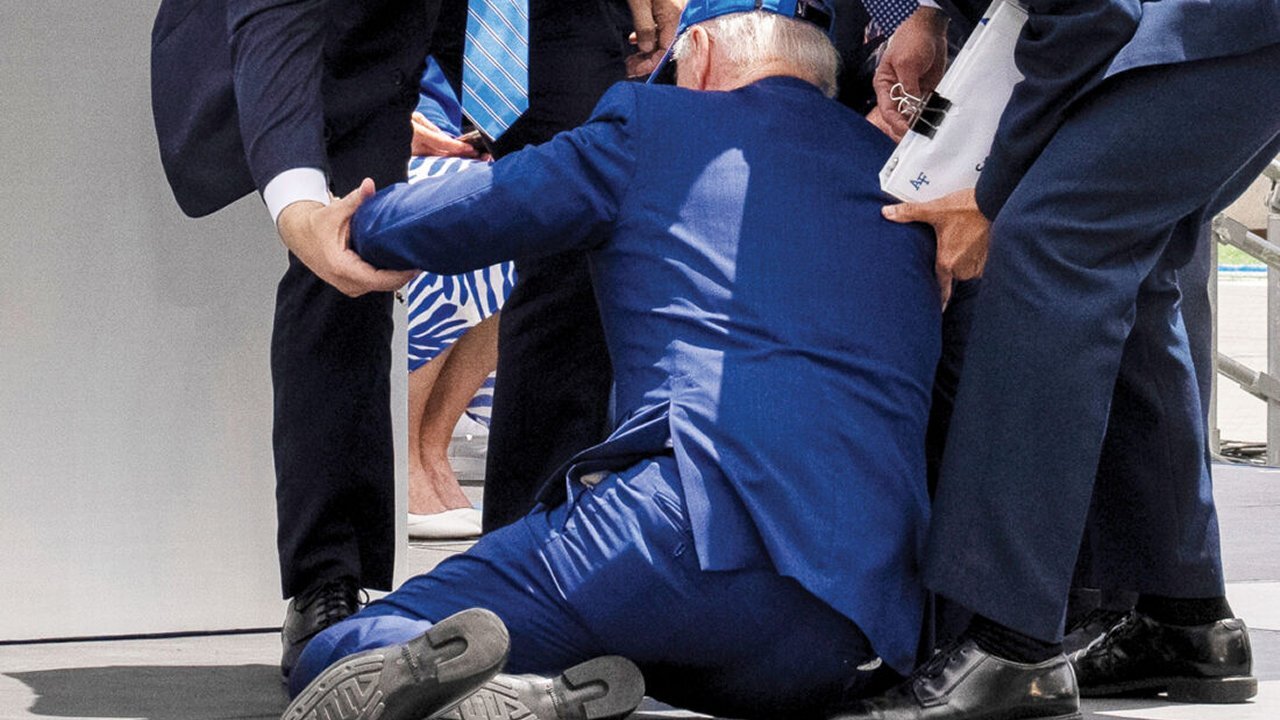 Mitch McConnell imitates Joe Biden - October 17, 2025