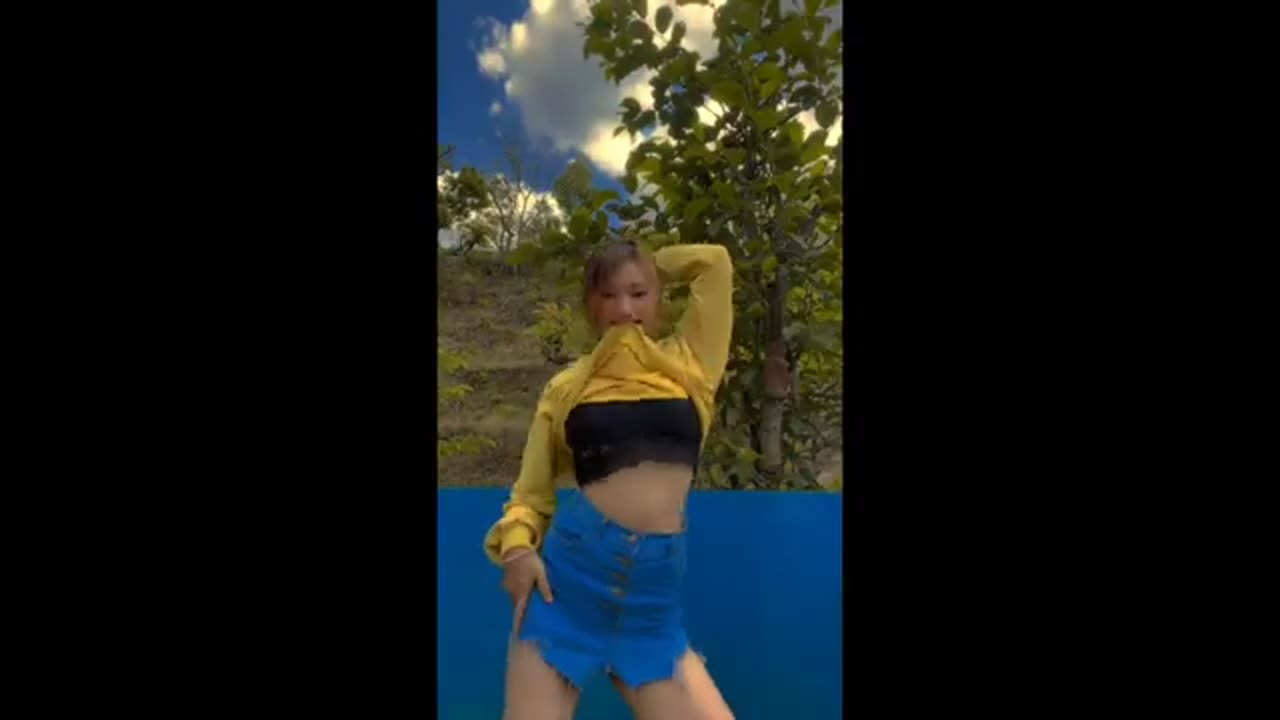 pani pani๐ฆ |nepali bra showing trend๐ป | latest trend | trending๐ฆ |pani pani |TikTok viral song |