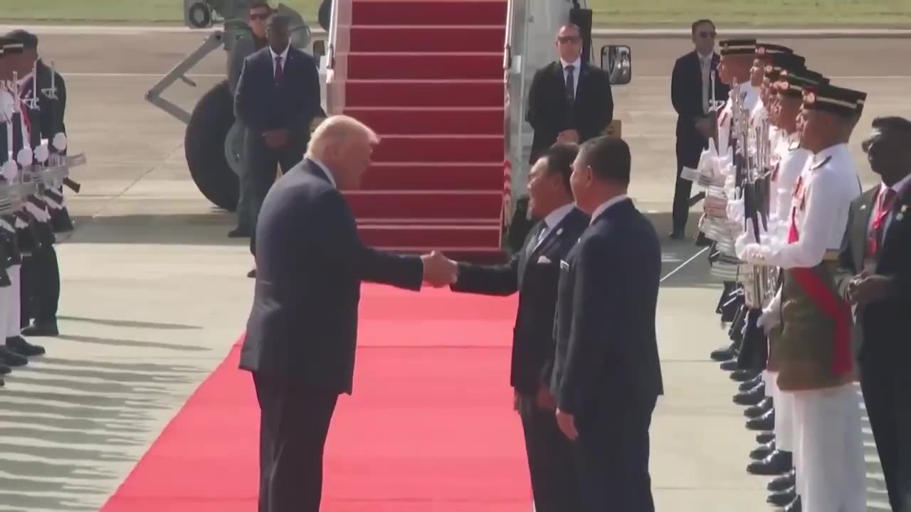⁠. @POTUS shakes hands with Malaysian officials as he nears his departure from Kuala Lumpur