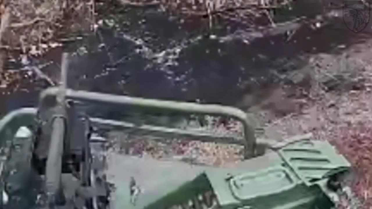π«π€ A ground drone with a remote-controlled machine gun destroys a Russian soldier
