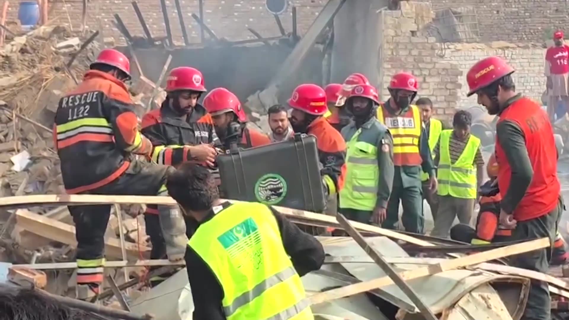 Factory explosion in Pakistans Faisalabad kills over a dozen