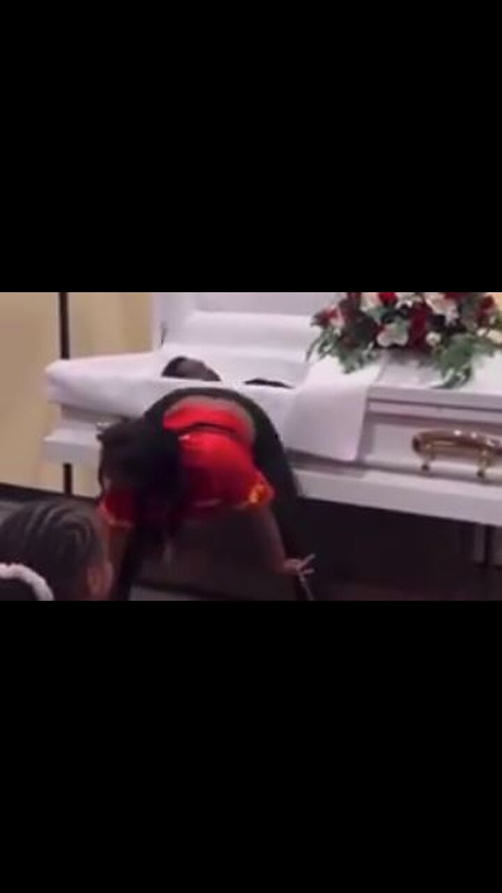 🚨Kansas City: The ever popular casket twerk is the new thing in da hood. Pop that stank to death
