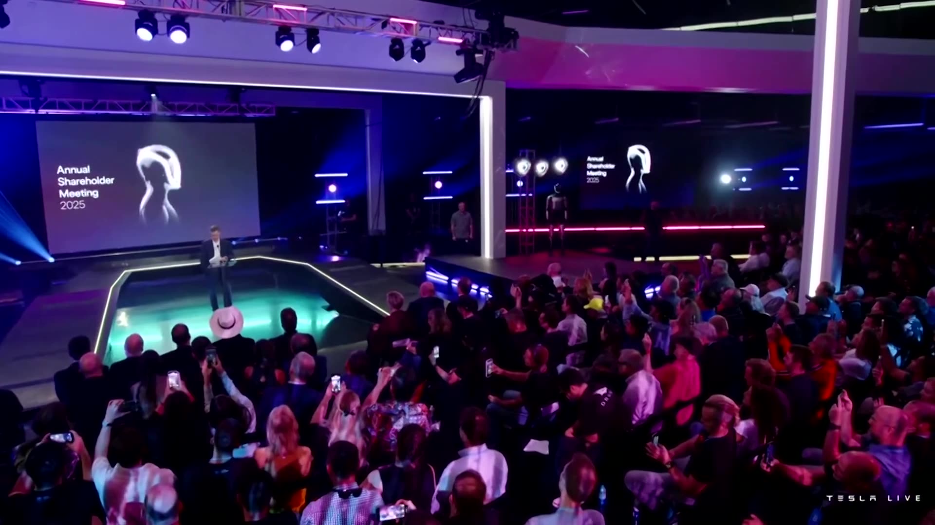 Tesla shareholders applaud Musks $878 billion pay