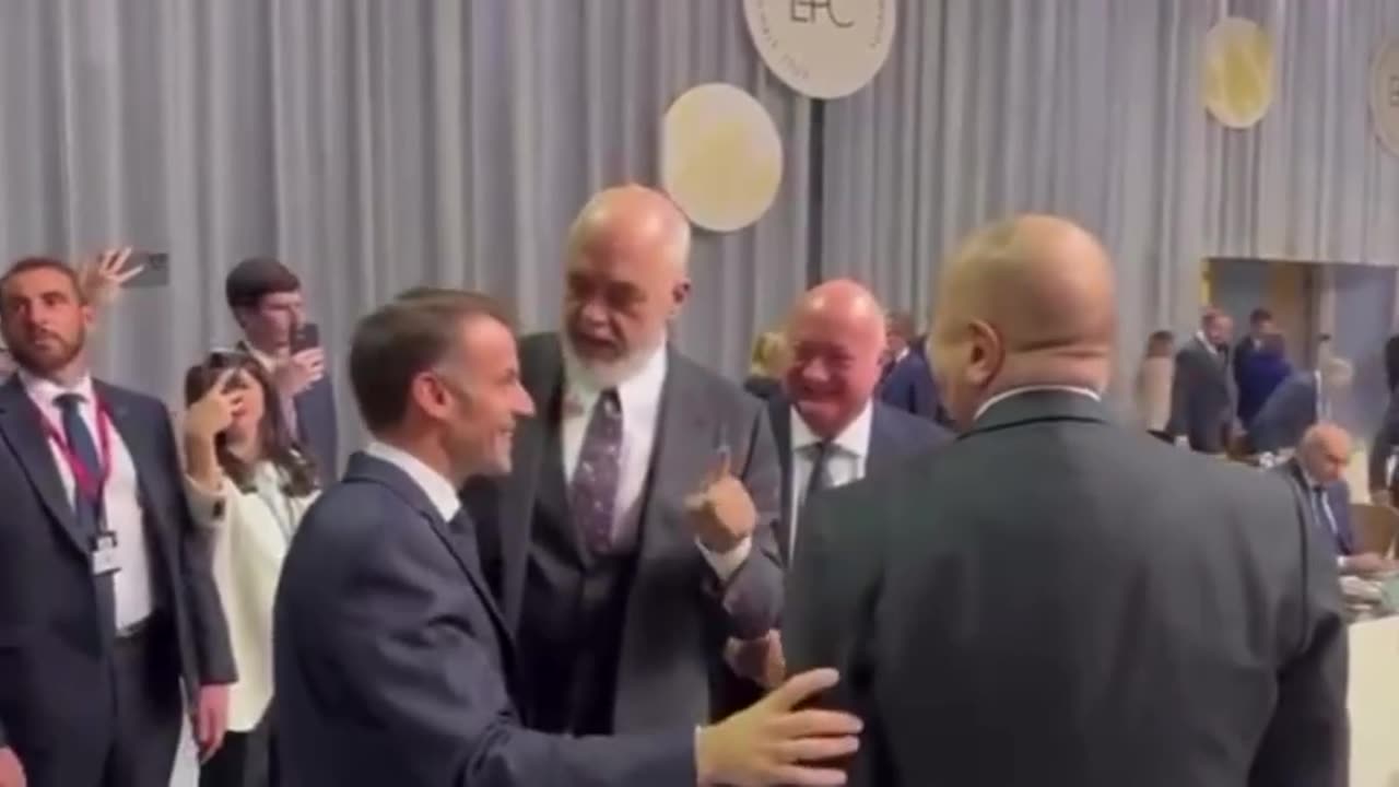 3 head of states laughing of Trump