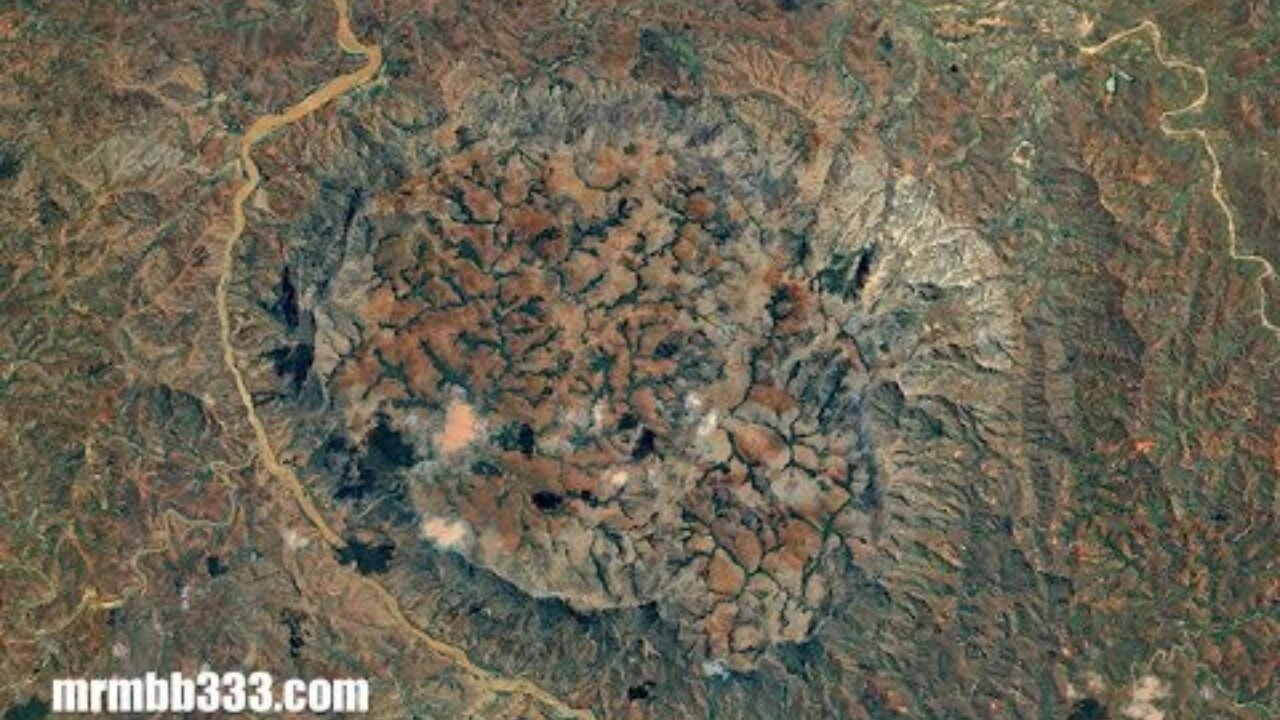 Location of what looks like an 8 mile wide ancient tree stump - super massive