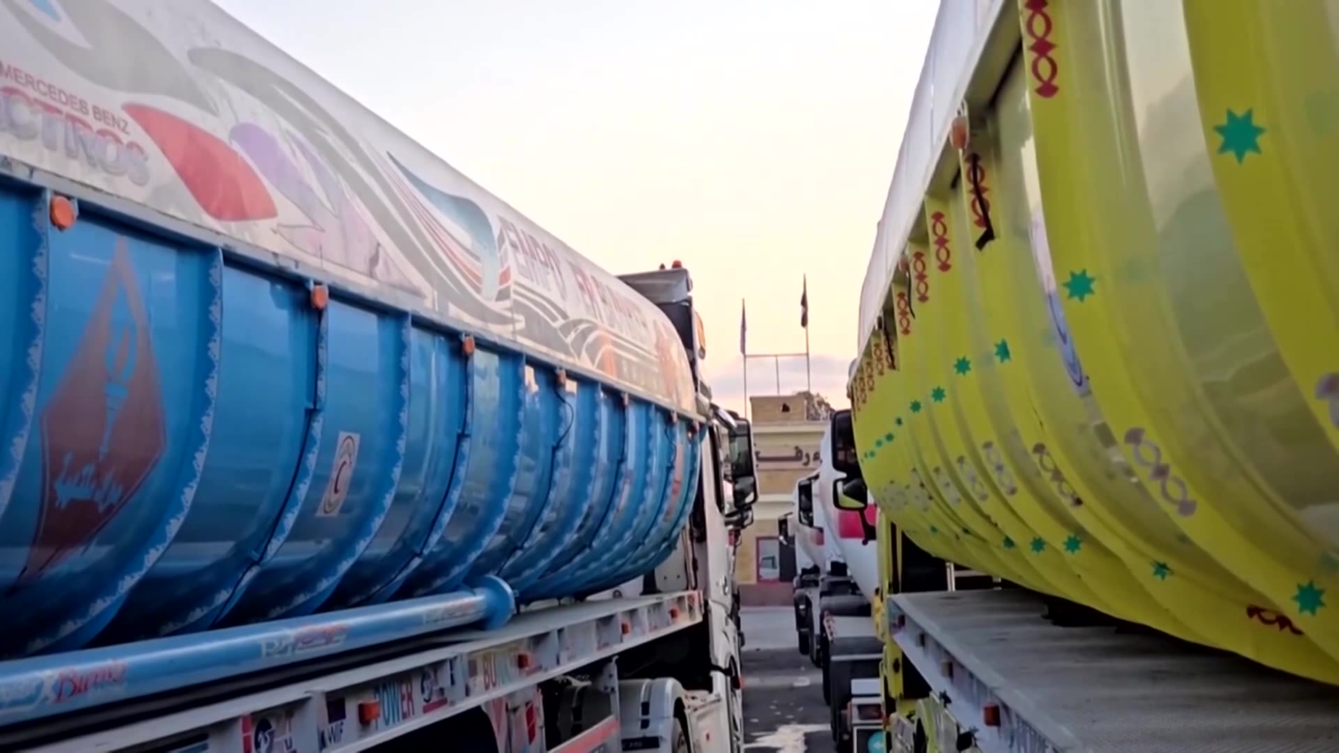 Aid trucks bound for Gaza move through Egypts Rafah border