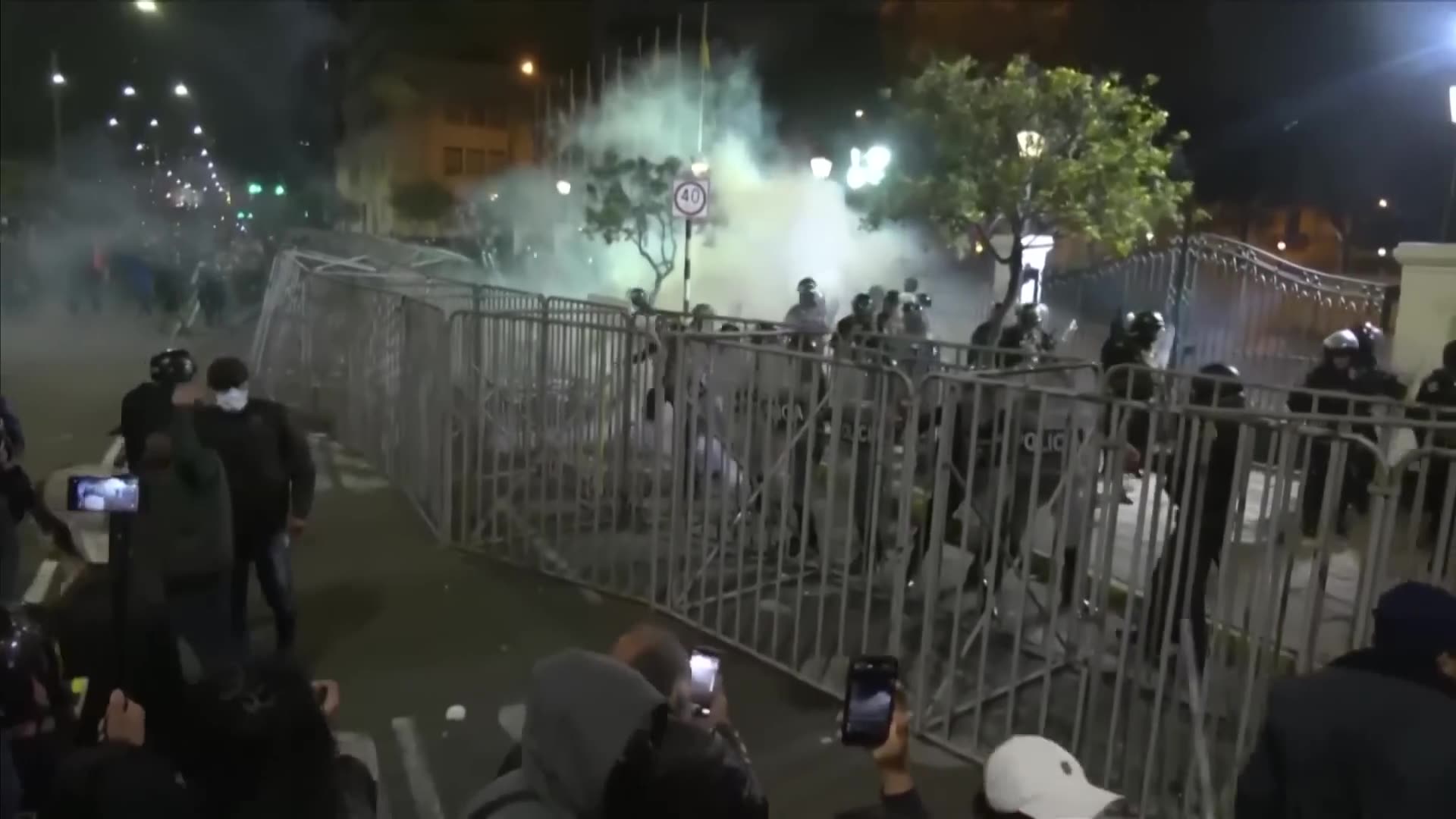 Gen Z Fury Erupts in Lima: Clashes Break Out as Protesters Rally Against Pension Reforms