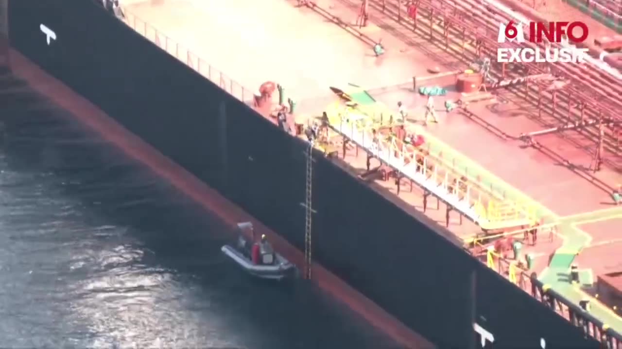 🇫🇷⚔️🇷🇺Footage of the capture of an oil tanker allegedly from the Russian shadow fleet
