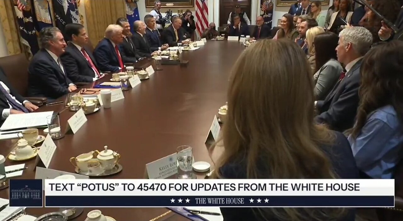JD Vance Has Trumps Cabinet Cracking Up At Schumer