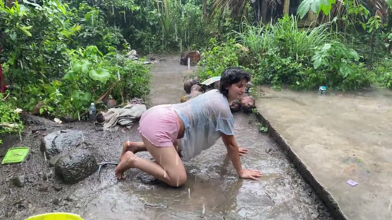 Outdoor yoga in the rain 💦 must see 😍