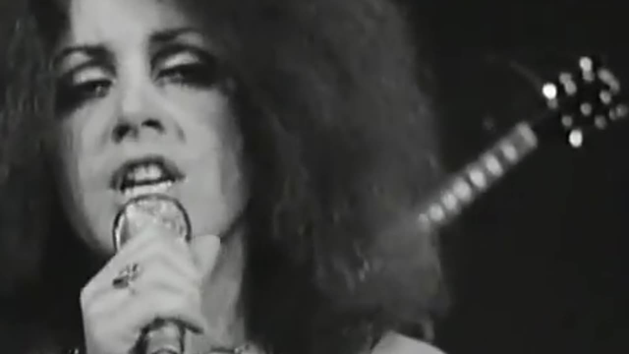 Earth & Fire - Ruby Is The One = 1970