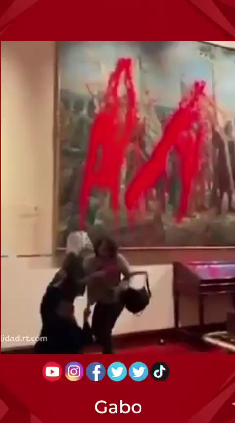 Activists have just thrown red paint on a painting of Christopher Columbus at Madrid’s Museum