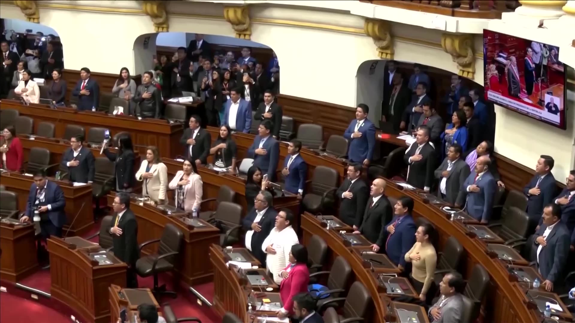 Perus president removed by Congress, legislature chief sworn in