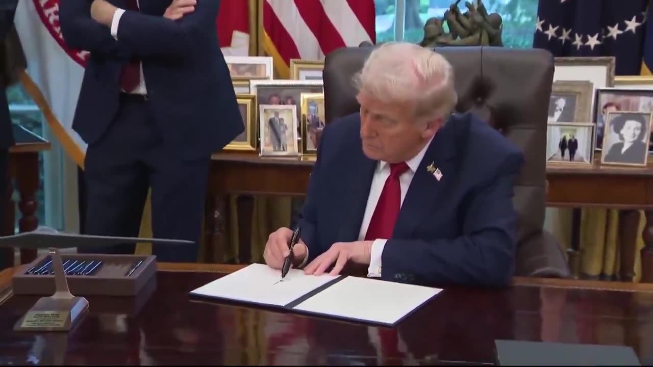 Trump signs an order directing the Attorney General to fully enforce capital punishment in DC