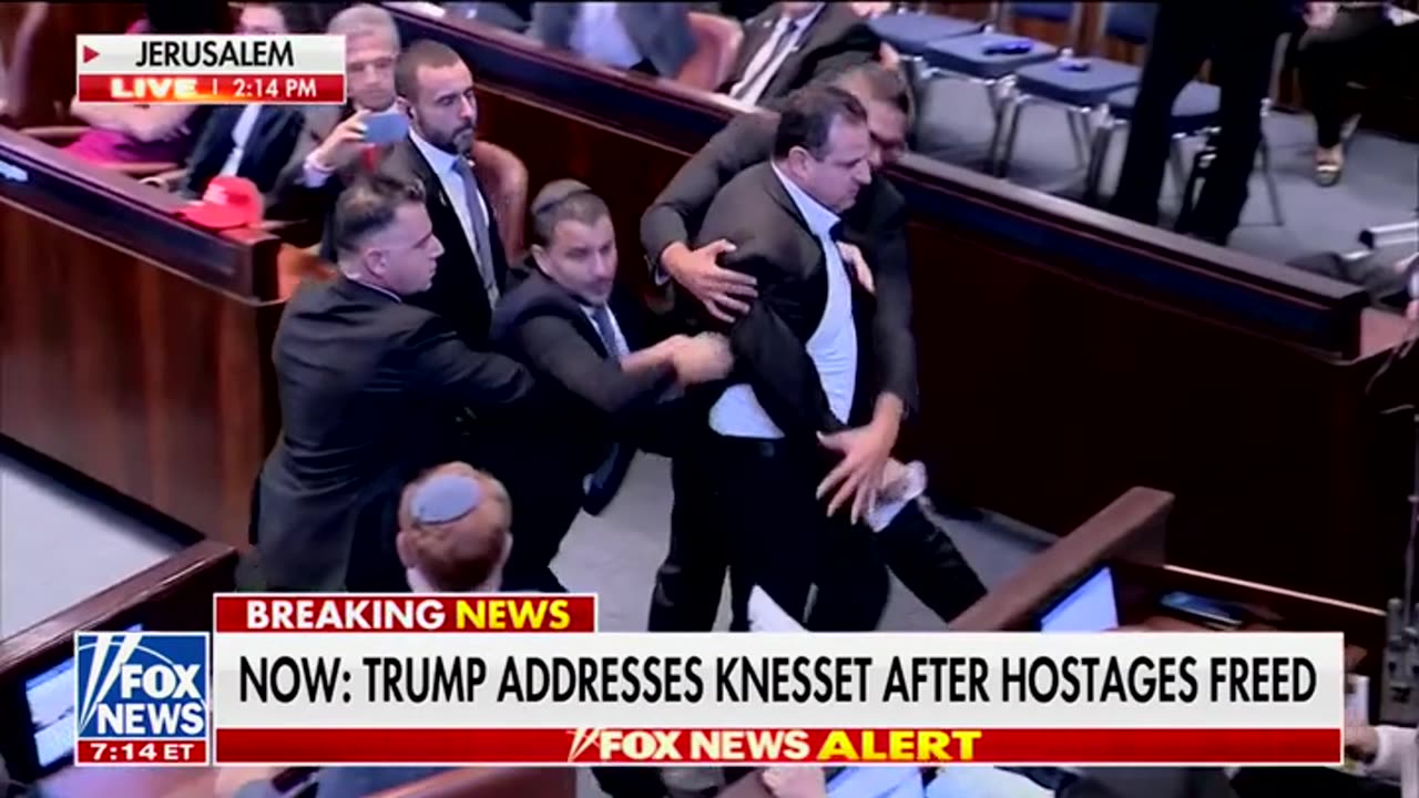 Israeli Police Swiftly Remove Hecklers Who Attempted To Derail Trumps Speech