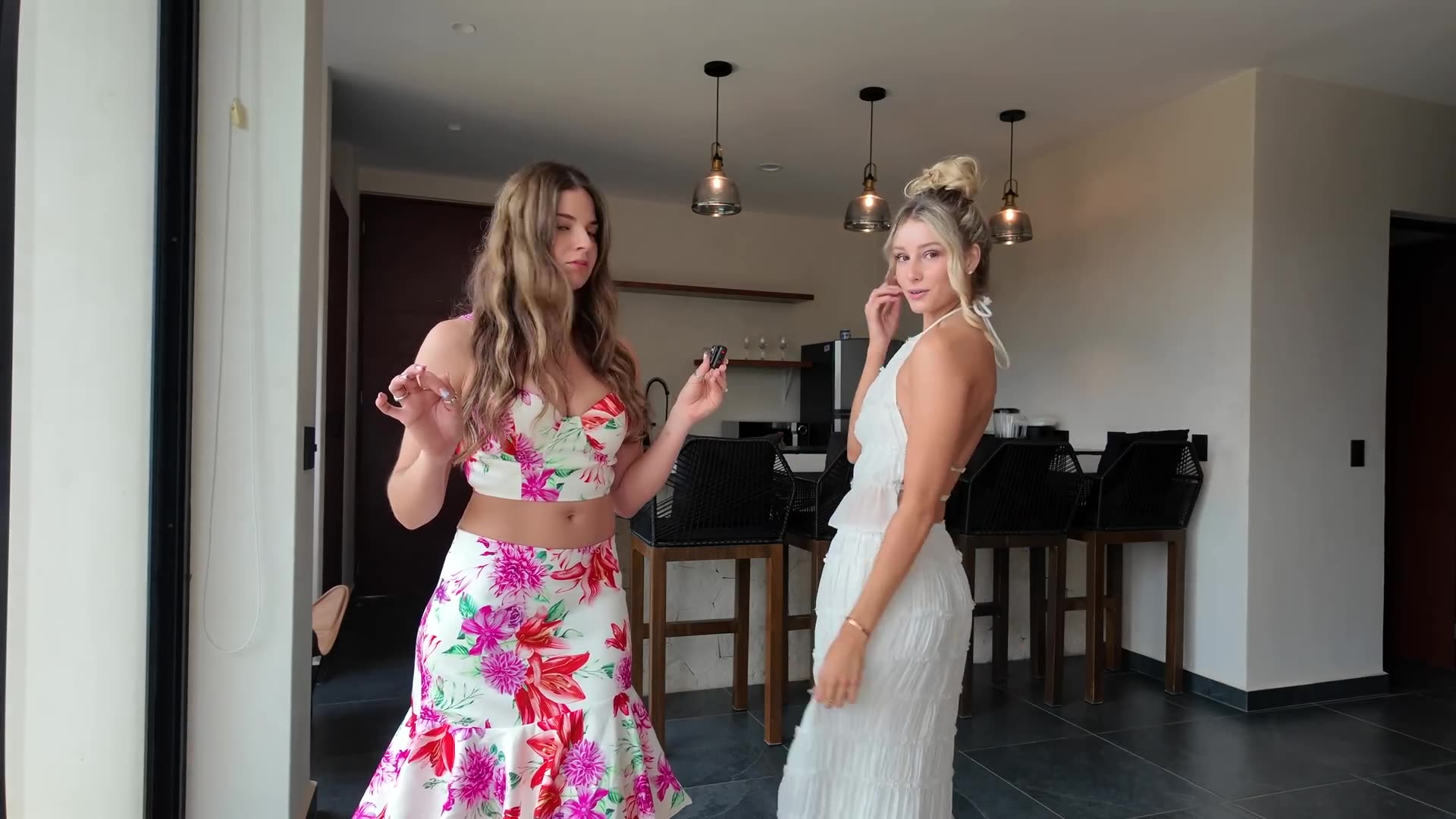 What to Wear in Cancun 🇲🇽🌴 Vacation Outfit Try On With My Friend
