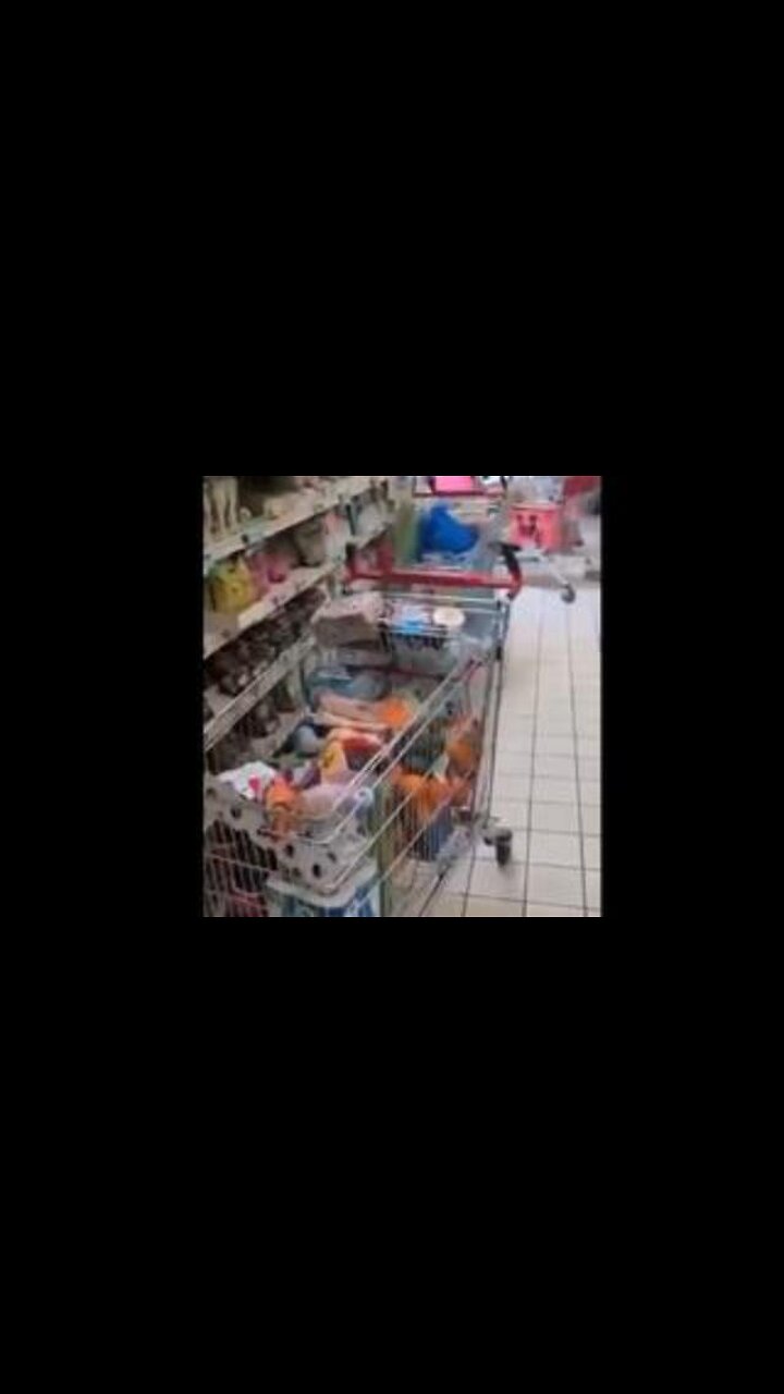 France-internet is down, business doesnt take cash, people abandon their loaded trollies