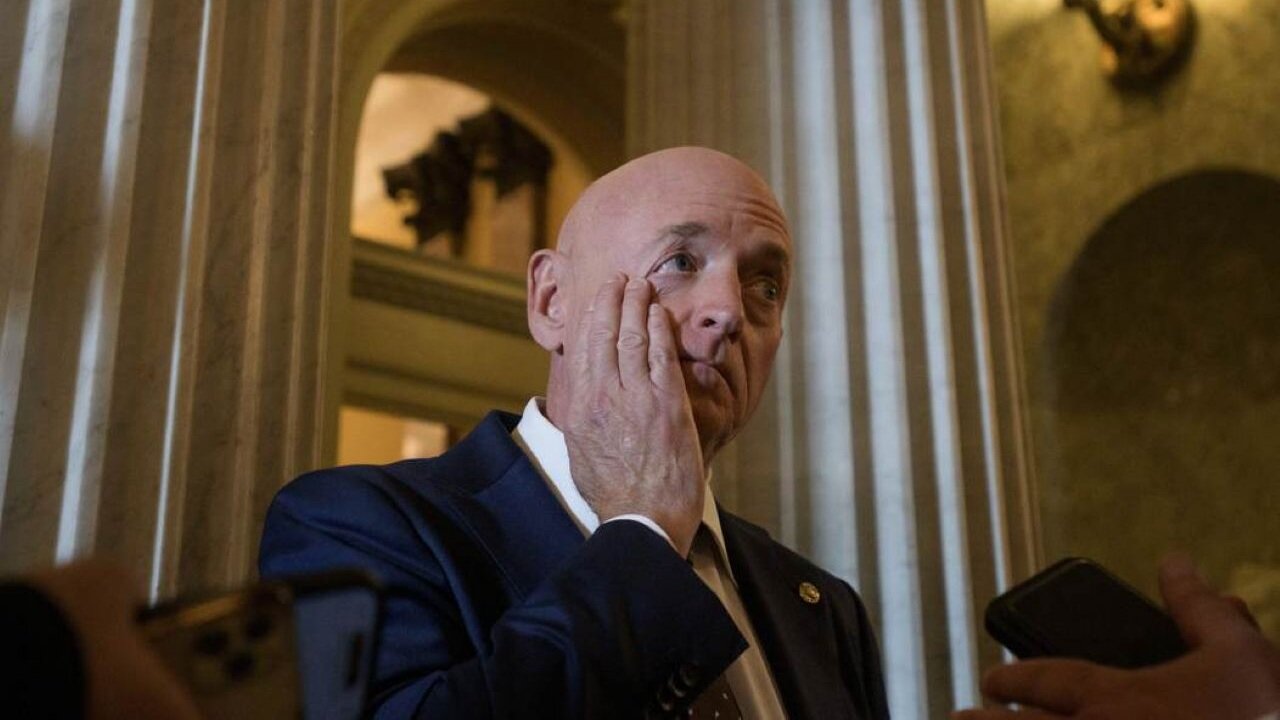 They MISCALCULATED: Mark Kelly Video Proves Hes Actually VERY Nervous