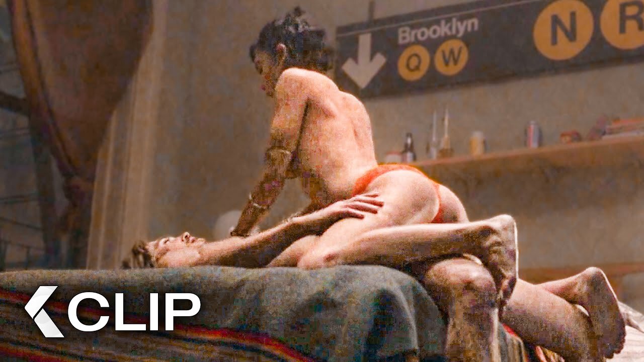 Austin Butler & Zoë Kravitz HOT Kissing Scene - CAUGHT STEALING Clip (2025)