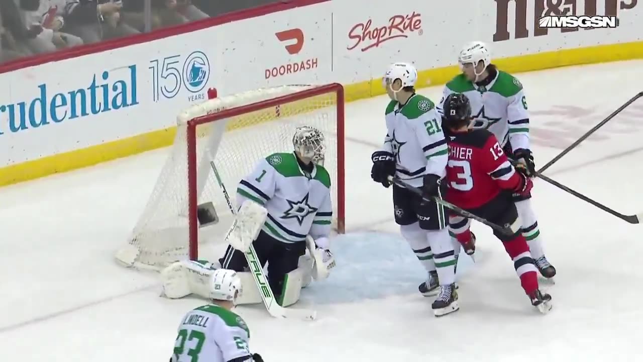 NHL - JACK HUGHES! ๐ช He scores two goals in 1:40 to bring @NJDevils within one!