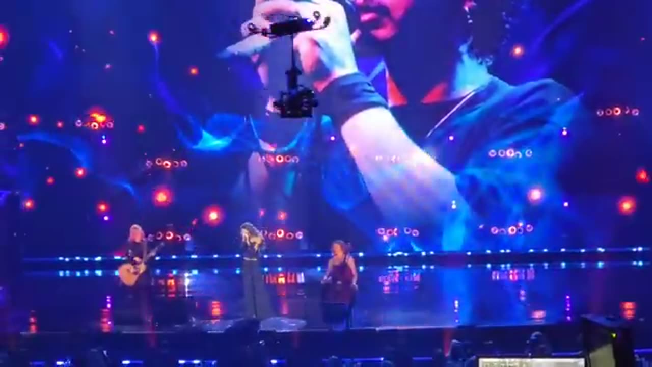 Chris Cornells daughter Toni Cornell performed Fell On Black Days alongside Nancy Wilson