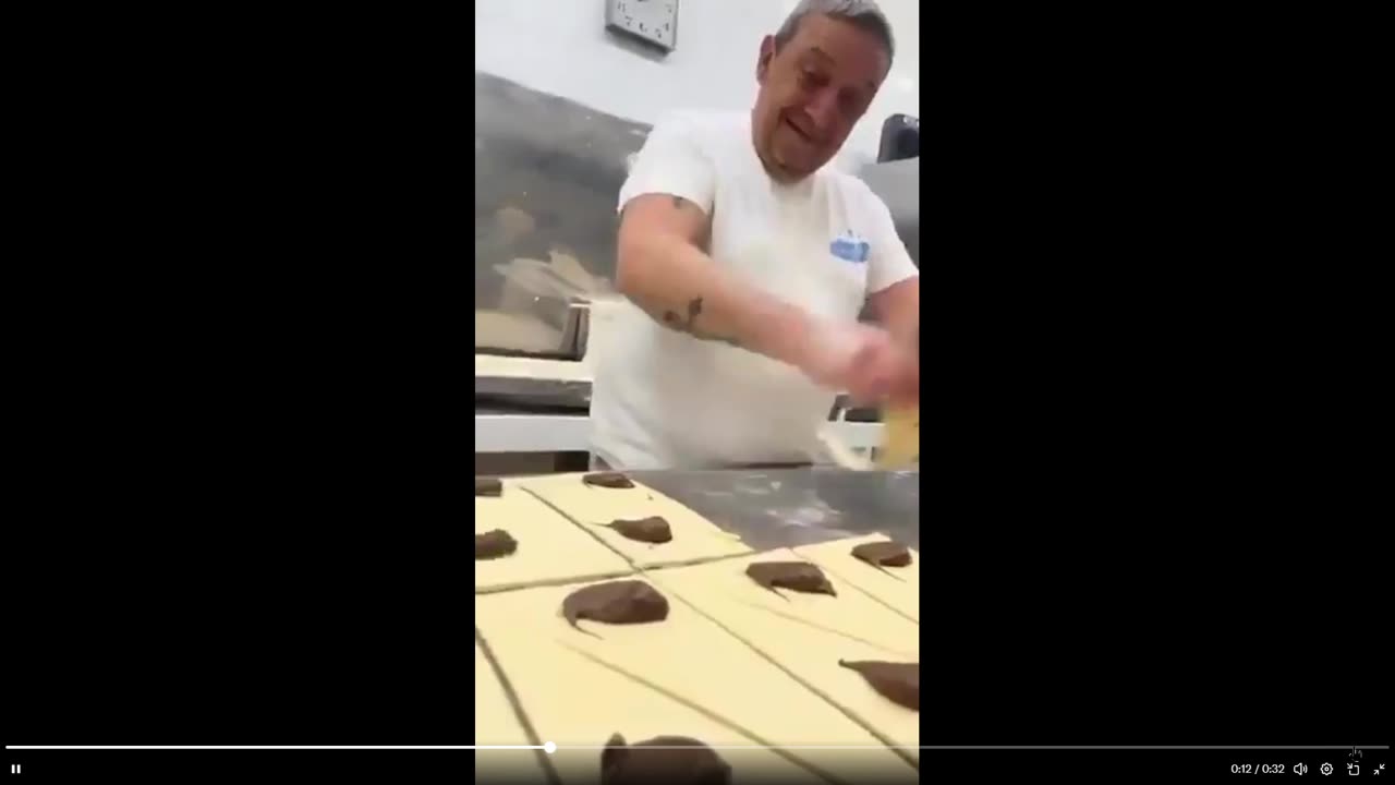 Quick Rumble Quick smile - if you love them. Folding croissants with chocolate filling.