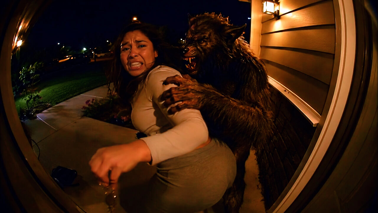 ๐ SHE GOT TERRIFIED! ๐ฑ WOLF Stalker Prank Caught on Doorbell Camera! Girls & Womans Pranks Funny