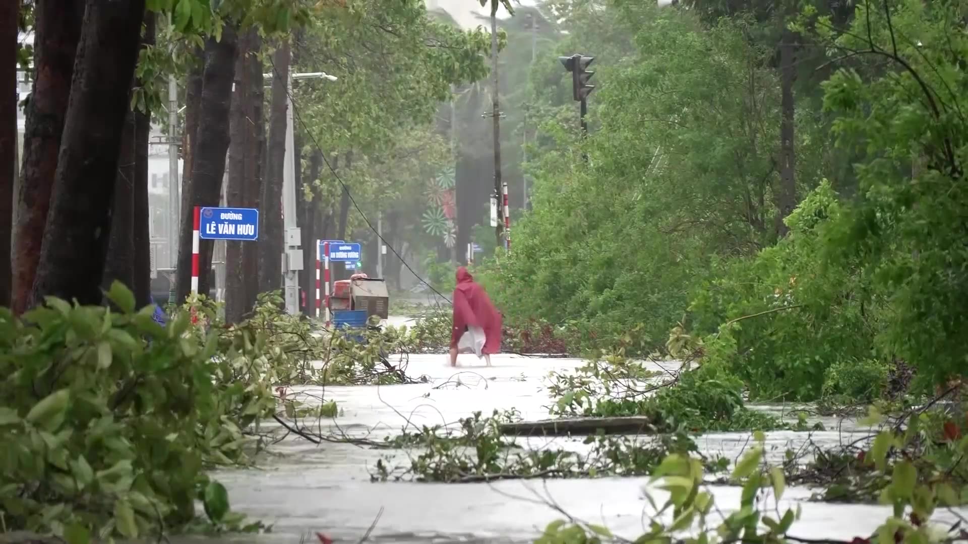 Residents recall terrifying night as Typhoon Bualoi hits Vietnam
