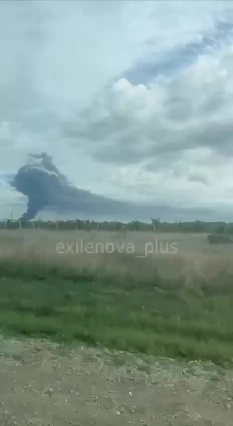 π₯ Feodosiya, the scale of the fire at the oil depot is impressive, the column of