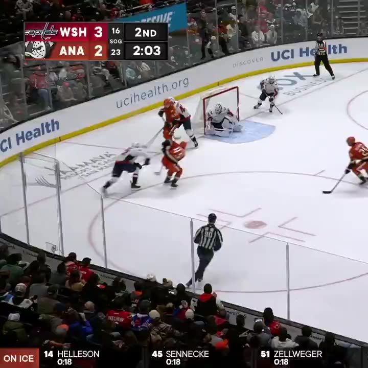 Anaheim Ducks - ๐จ Sennecke ๐จ He fights his way through for that one! Tie game!
